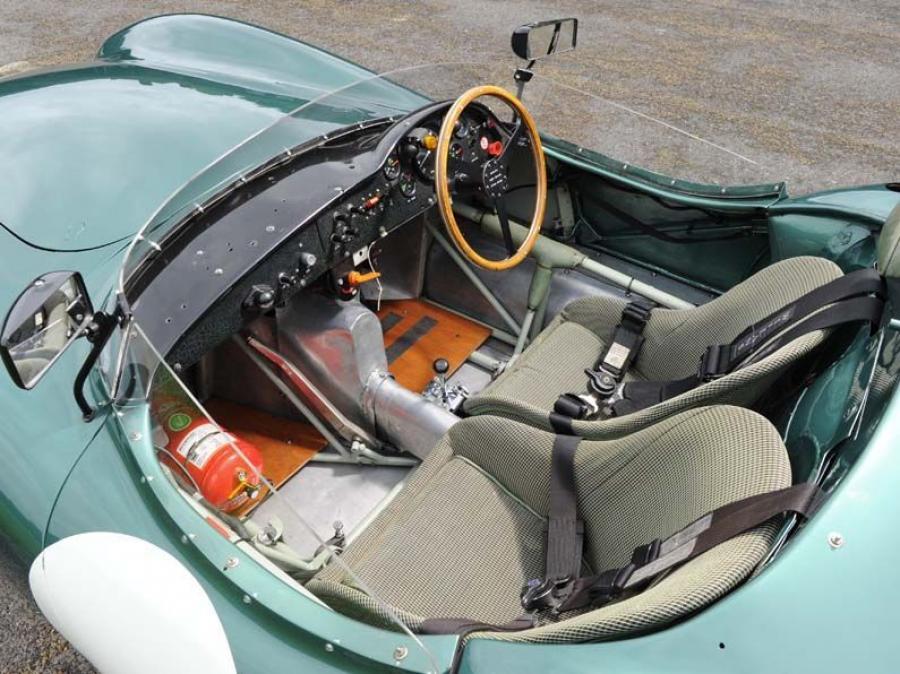 Интерьер Aston Martin DBR1 1957 года  (фото 15 из 57)